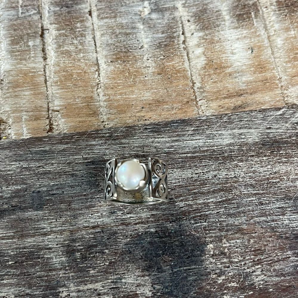 Pearl and swirl Sterling Silver Ring